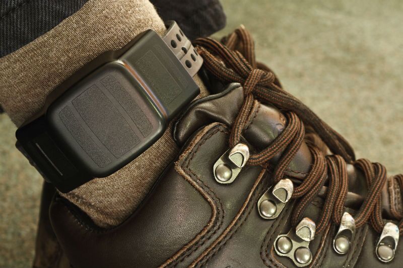 How Does an Ankle Bracelet Work?